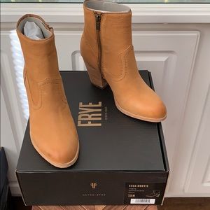 Frye Essa Western Nubuck Side Zip Leather Bootie - Sand